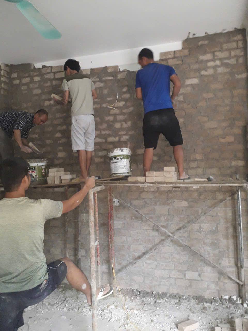 Thi công phòng X-quang bằng gạch barite đạt chuẩn an toàn bức xạ